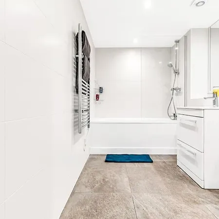 Luxaway Apartment In Earls Court - Sleeps Up To 10 London Exterior foto