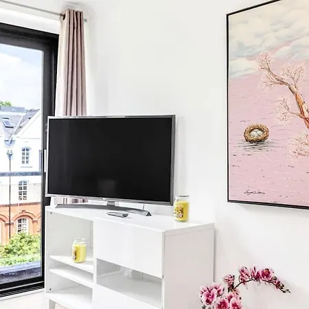 Luxaway Apartment In Earls Court - Sleeps Up To 10 London Exterior foto