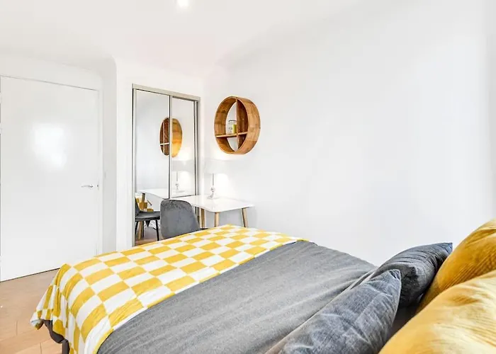 Luxaway Apartment In Earls Court - Sleeps Up To 10